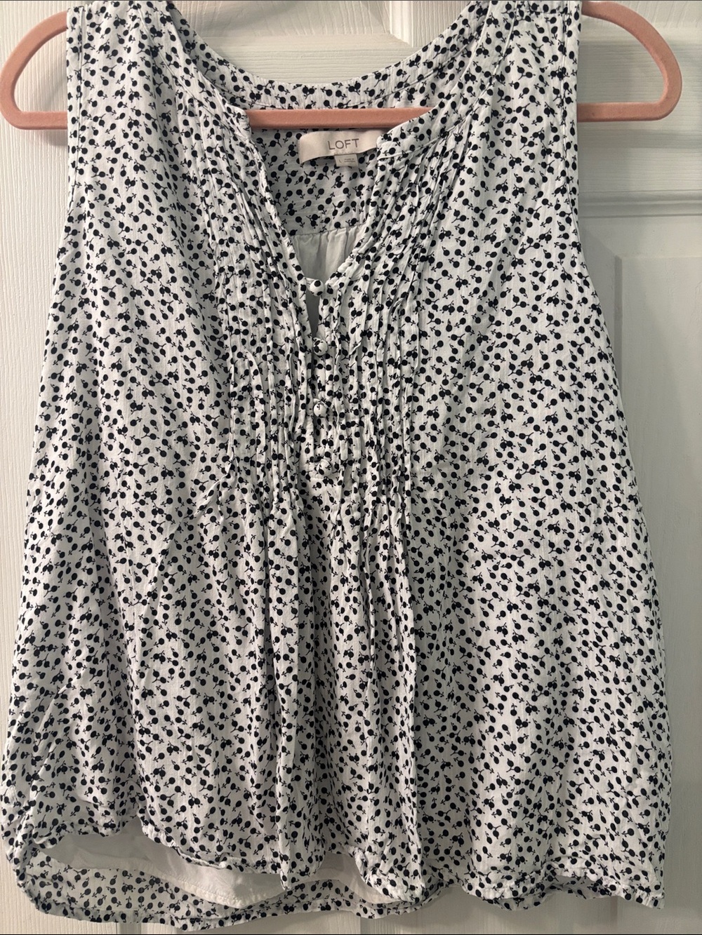 LOFT White Black Ditsy Floral Sleeveless Pintuck Blouse Sz L